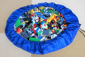 レゴを大量にしまえるレジャーシート型収納袋